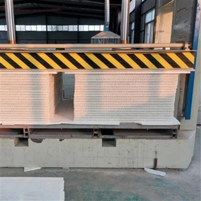 Qual é o acabamento superficial do painel alveolar de PP reforçado com fibra ...